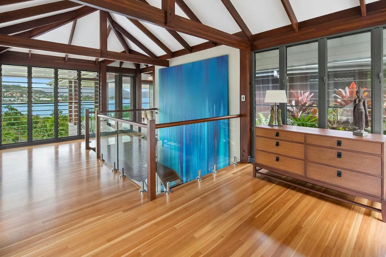 Mandalay Luxury Retreat Villa Airlie Beach