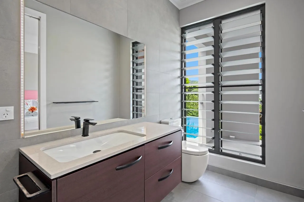 Mandalay Luxury Retreat Villa Airlie Beach 0*,
