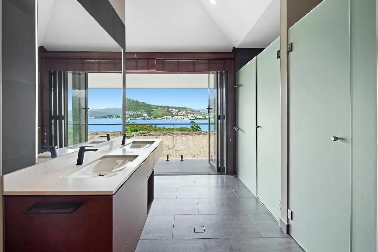 Mandalay Luxury Retreat Villa Airlie Beach